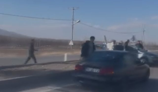 Niğde’de otomobil takla attı