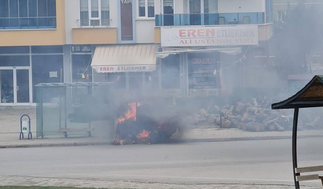 Elektrikli üç tekerlekli motosiklet alev alev yandı