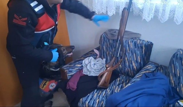 Evdeki cephanelik jandarma operasyonuyla ele geçirildi