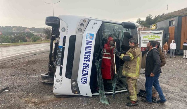 Sporcuları taşıyan otobüs devrildi: 4 yaralı