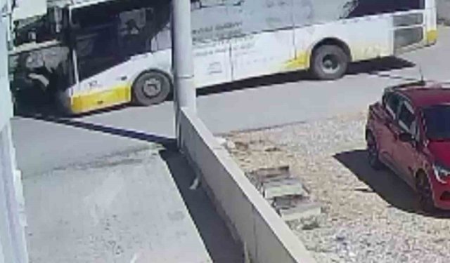 Yolcu otobüsüyle motokurye çarpıştı: 1 yaralı