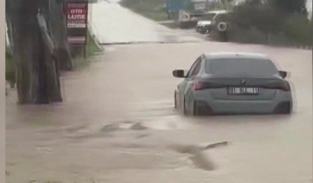 Sağanak hayatı felç etti: Yollar ve tarlalar göle döndü