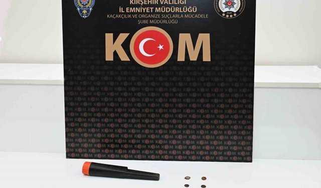 Durdurulan araçtan sikke ve uyu*şturucu çıktı