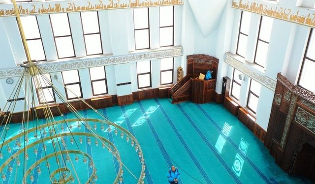 Camiler Ramazan'da da gül kokuyor