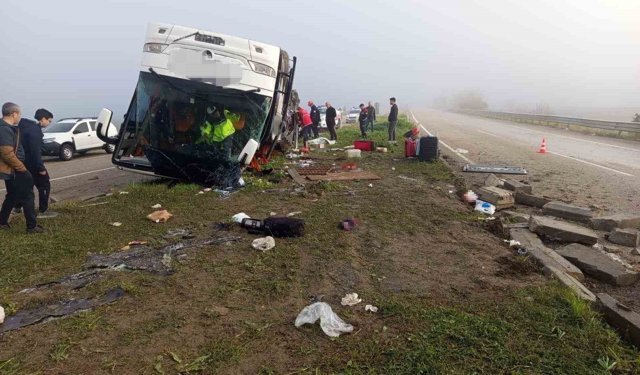 Kozan'da yolcu otobüsü devrildi: 2 ölü, 17 yaralı