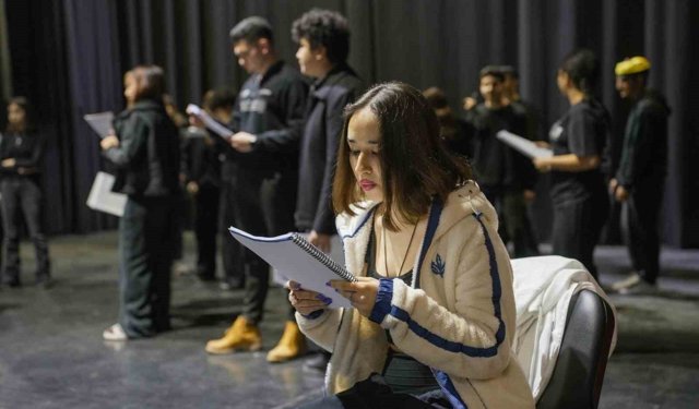 Tiyatroya ilgi artıyor, kurslar yoğun katılımla sürüyor