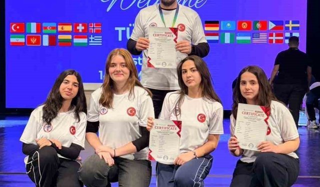 Öğrenciler, robot yarışmasında gövde gösterisi yaptı
