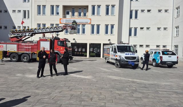 Niğde’de sirenler çaldı, öğrenciler tahliye edildi