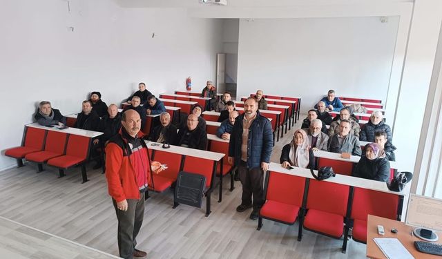 Bor’da üreticilere budama eğitimi