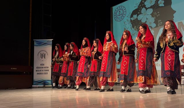 Niğde’de kadınlar günü coşkusu sahneye taşındı