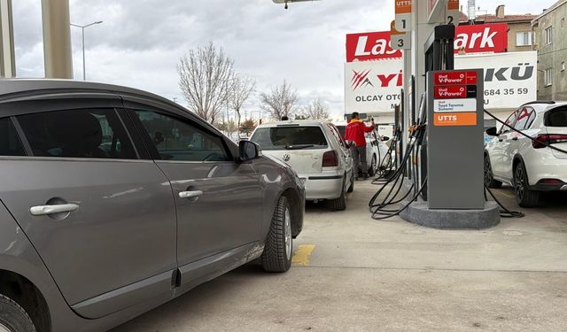 Niğde’de zam telaşı: Sürücüler istasyonlara koştu