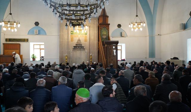 Bayram Cuma namazıyla taçlandı