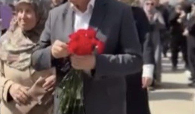 40 yıllık Arapça öğretmeni ilahilerle emekliliğe uğurlandı