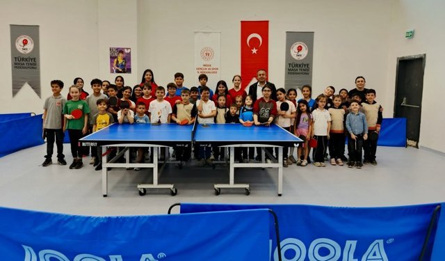 23 Nisan’da minik raketler sahne aldı