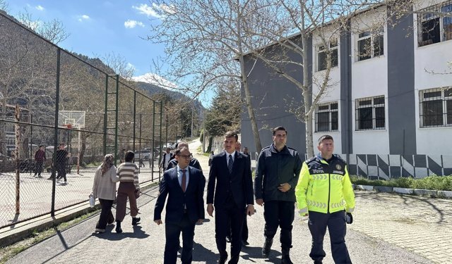 Kaymakam Gökçe okulda incelemelerde bulundu