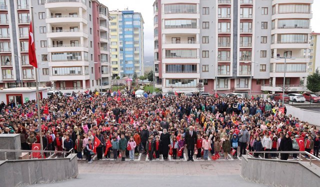 Niğde’de bayrak töreninde duygu dolu anlar