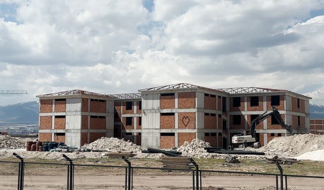 Niğde'de cezaevi inşaatından düşen işçi yaralandı