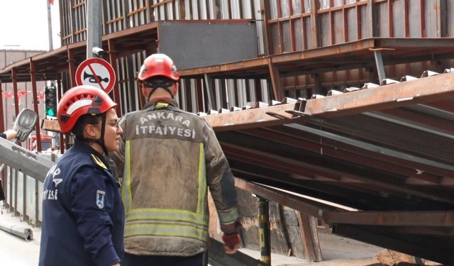 Yıkım sırasında platform yola çöktü: 3 yaralı