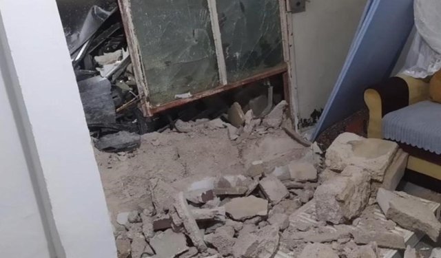 Otomobil bahçe duvarını yıkarak eve çarptı: 1 yaralı