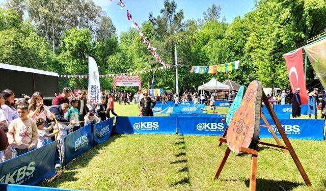 Gönüllü eğitmen, geleneksel okçuluğu halka sevdiriyor