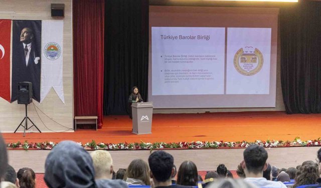 Üniversite adaylarına meslek tanıtım semineri