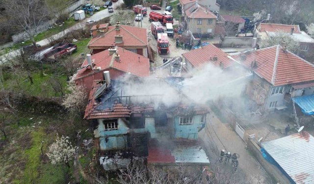 Sobadan çıkan yangın evi kullanılamaz hale getirdi