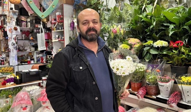 Niğde’de renkli papatyalara ilgi arttı