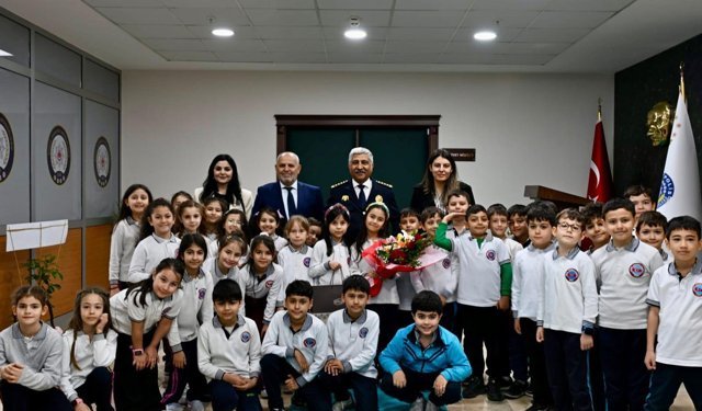 Miniklerden emniyete Polis Haftası ziyareti