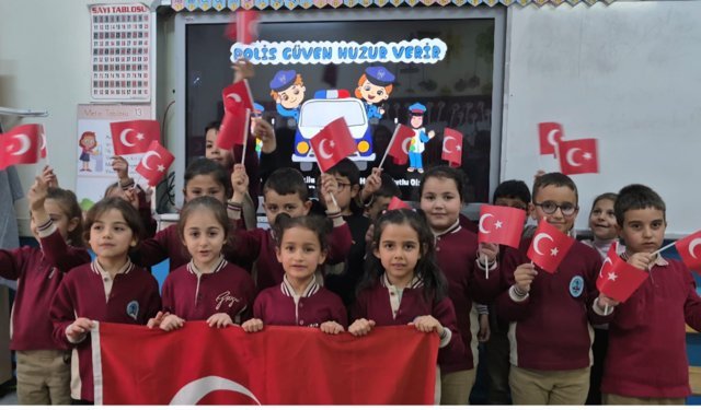 Edikli'deki öğrencilere Türkiye’nin dört bir yanından yanıt gecikmedi!