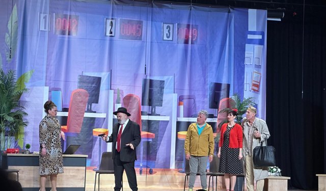 Eller Yukarı Niğde’de izleyiciyle buluştu