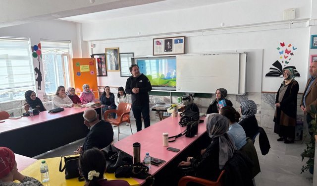 Necip Fazıl Kısakürek İlkokulunda yazar buluşması düzenlendi