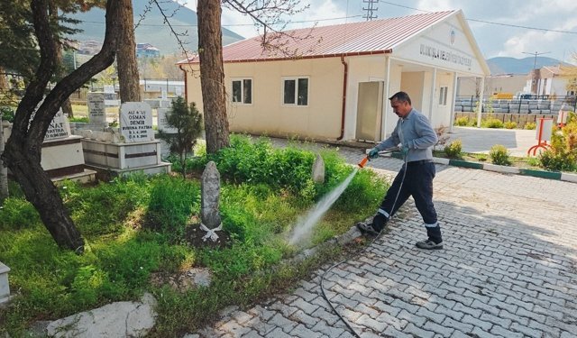 Ulukışla İlçe Mezarlığı’nda vatandaşlara önemli uyarı!