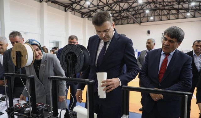 Niğde'de geleceğin bilim insanları projelerini sergiledi