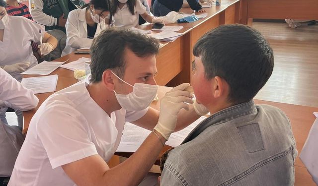 Çamardı'da yatılı öğrencilere diş taraması ve tiyatro şenliği!