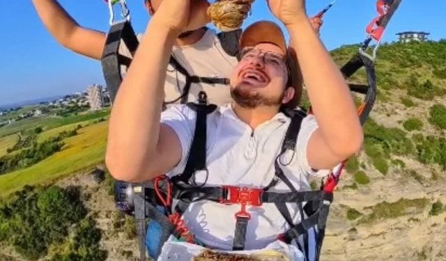 Yamaç paraşütünde şırdan keyfi: 'Adanalı havada da yer'
