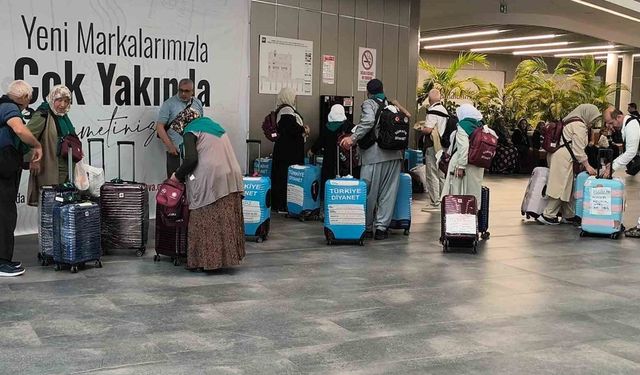 Hacı adayları, dualarla kutsal topraklara uğurlandı
