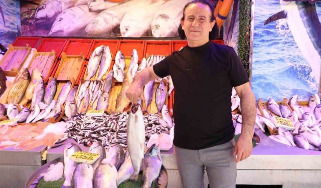 Av yasağına rağmen tezgahlarda balık eksik olmuyor