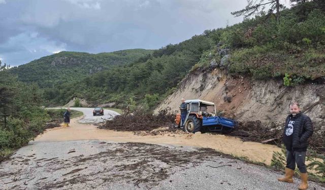 Sağanak yağıştan sonra köy adeta sular artında kaldı