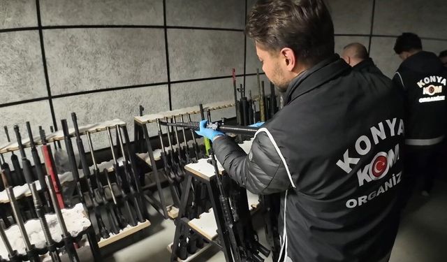 Yerli üretim makineli tüfek ve tabanca ele geçirildi, 11 kişi gözaltına alındı