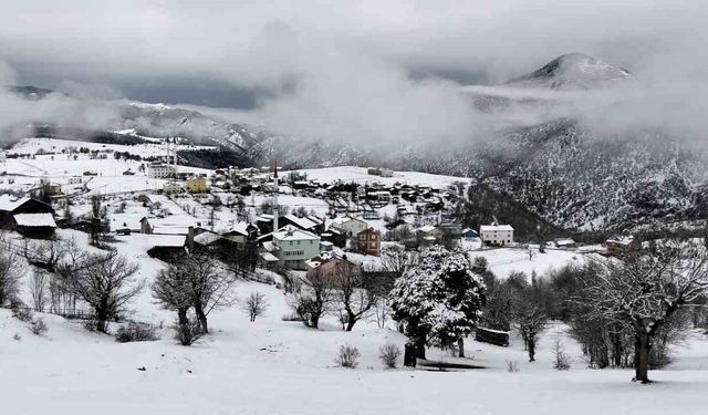 Baharı kışı aratmadı, yüksek kesimlerde kar etkili oldu