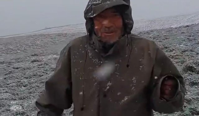 Gümüşler’in yüksek kesimlerine lapa lapa kar yağdı