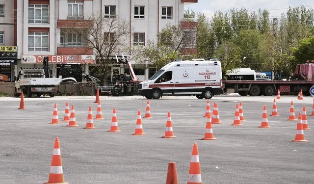 Niğde’de acil sağlık personeline ambulans sürüş güvenliği eğitimi