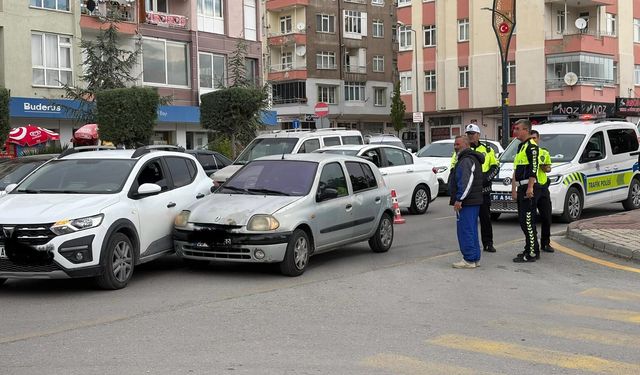 Niğde’de Süleyman Fethi Caddesi’nde maddi hasarlı kaza