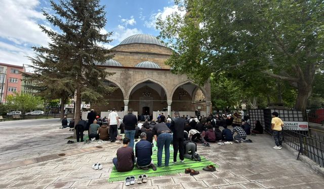 Niğde’de vatandaşlar iki mübarek günün huzurunu yaşadı