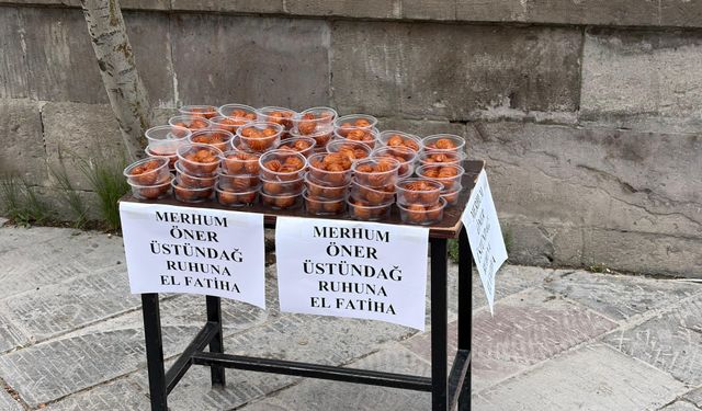 Niğde’de Dışarı Camii’nde Öner Üstündağ için hayır ikramı