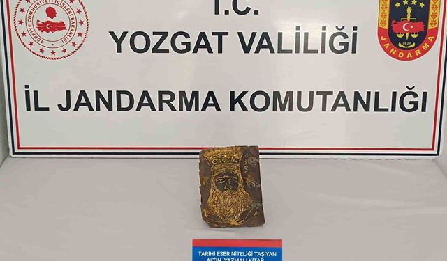 Paha biçilemeyen altın yazma tarihi kitap ele geçirildi