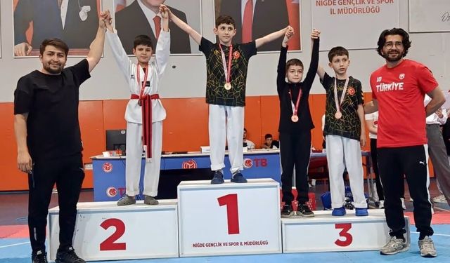 Minik güreşçilerden madalya başarısı