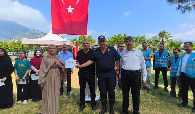 Umre ödüllü bilgi yarışması kazananları ödüllerini aldı