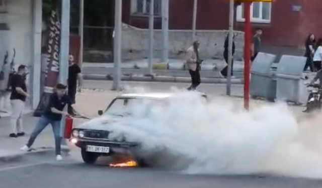 Bor’da seyir halindeki araçta yangın