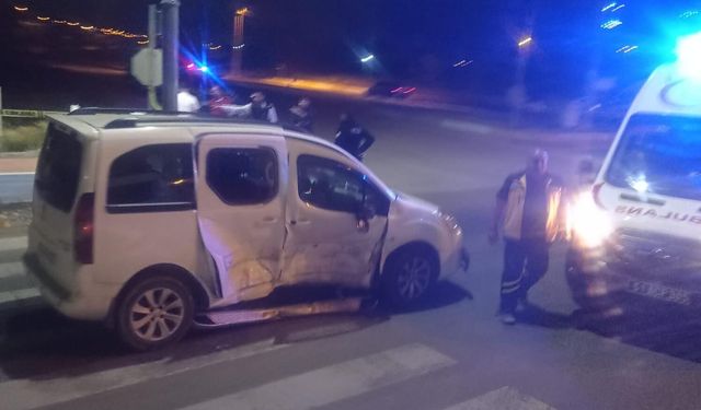 Bor TOKİ kavşağında kaza: 4 yaralı
